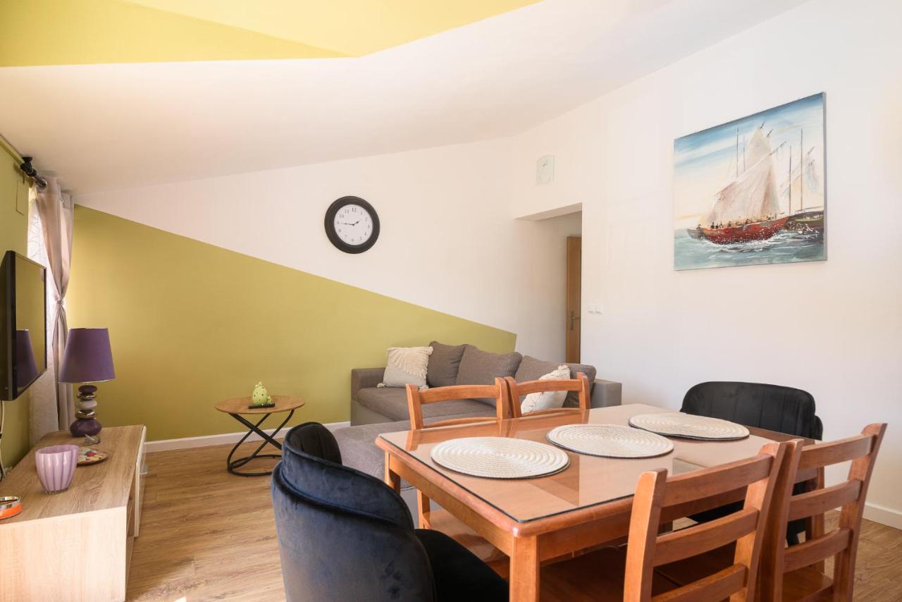 Vikeli Apartment Trogir Luaran gambar