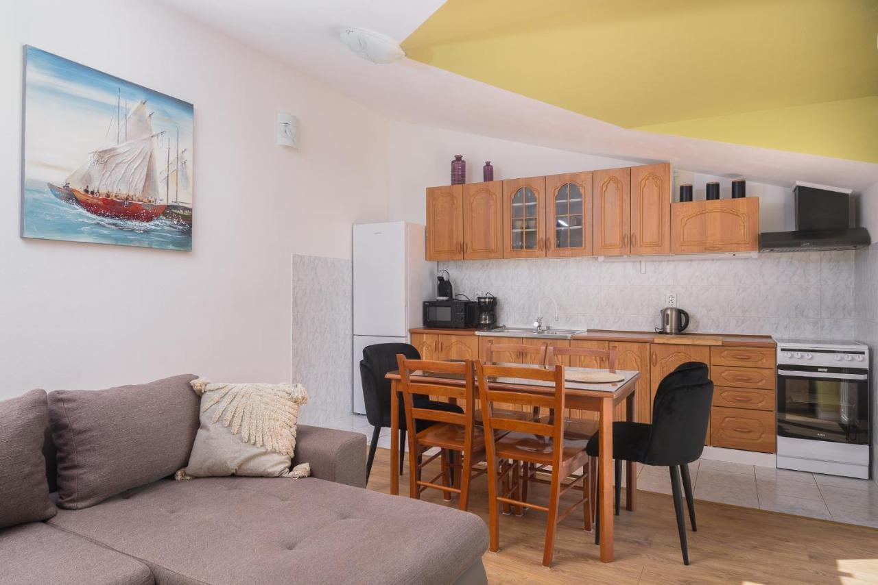 Vikeli Apartment Trogir Luaran gambar
