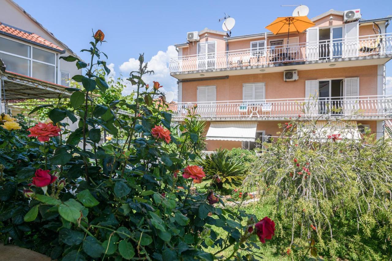 Vikeli Apartment Trogir Luaran gambar